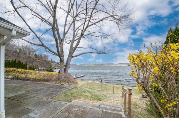 Exterior, Lake