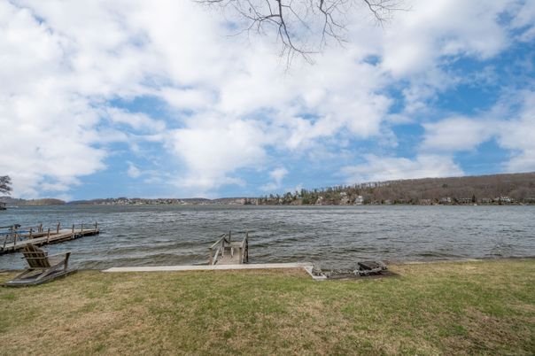 Exterior, Lake