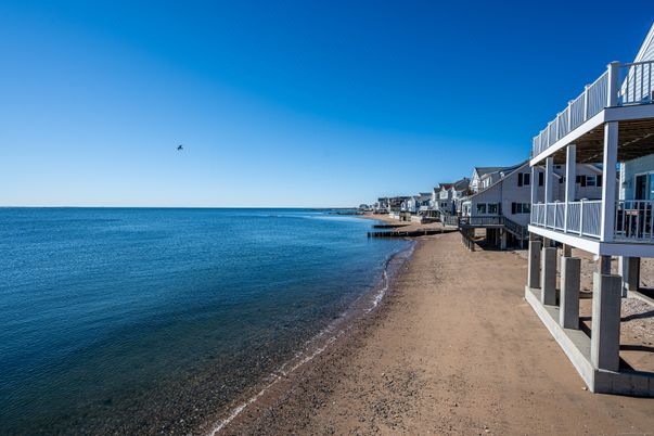 Exterior, Lake