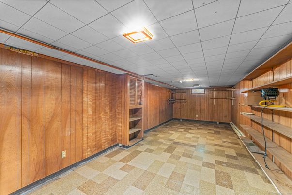 Empty room, Interior, Recessed Lighting, Wooden Walls