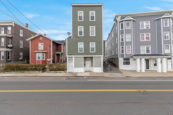 Exterior, Facade, Rowhouse