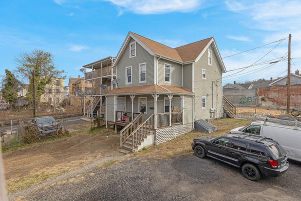Exterior, Facade, Queen Anne Victorian