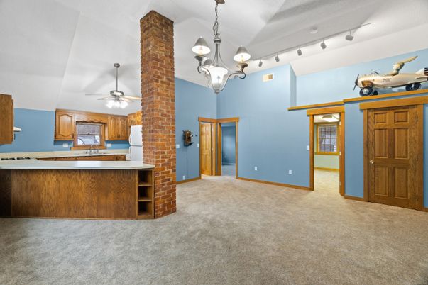 Empty room, Interior, Pendant Lights