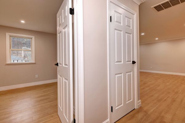 Empty room, Interior, Recessed Lighting, Wood Texture Flooring