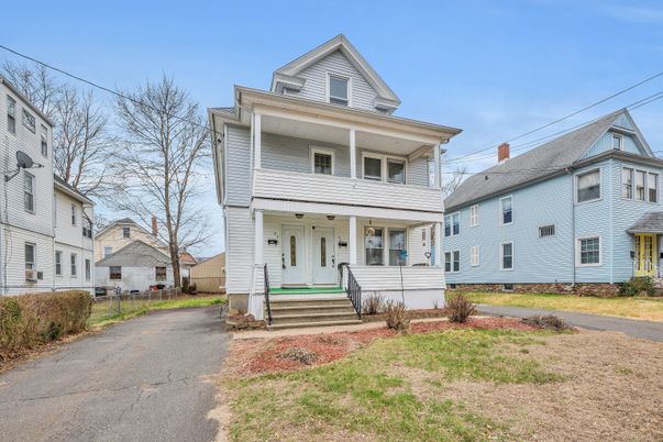 Exterior, Facade, American Foursquare