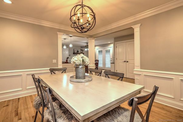 Chandelier, Dining room, Interior, Pendant Lights, Recessed Lighting, Wood Texture Flooring