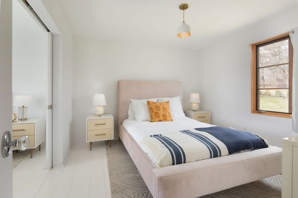 Bedroom, Interior, Pendant Lights