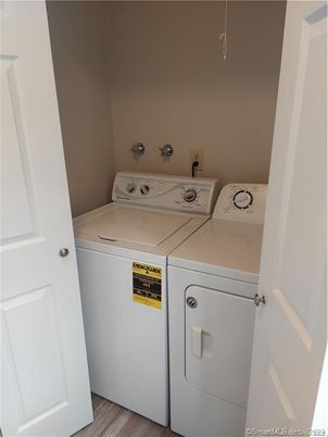 Interior, Utility Closets, Washer, Wood Texture Flooring