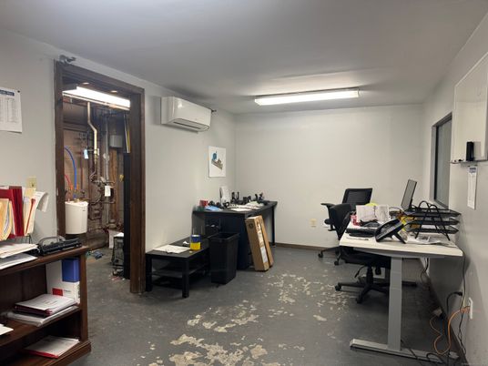 Home Office, Interior