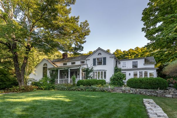 Backyard, Exterior, Facade, Farmhouse