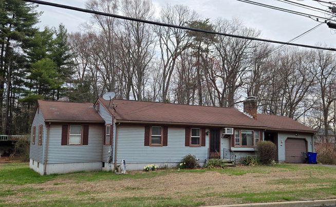 Attached, Exterior, Facade, Cape Cod