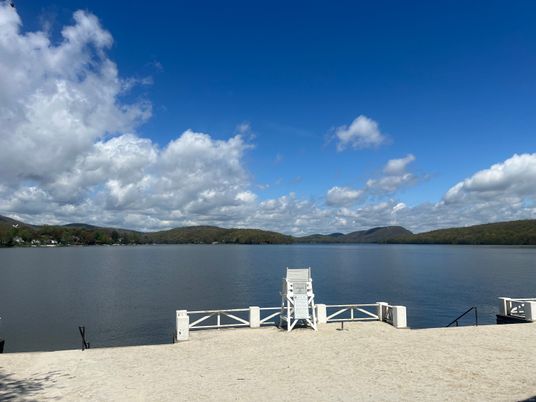 Exterior, Lake