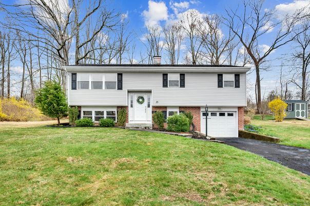 Attached, Exterior, Facade, Brick Facade, Raised Ranch