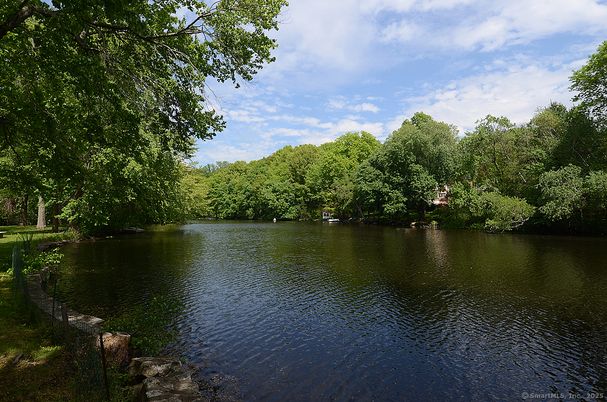 Exterior, Lake