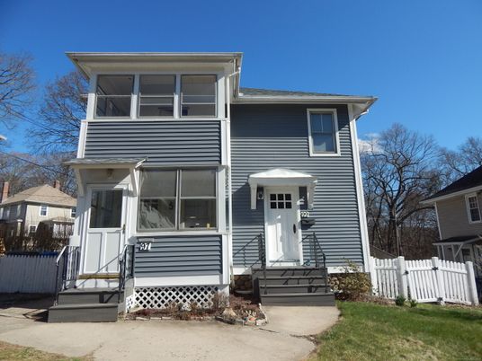 Exterior, Facade, American Foursquare