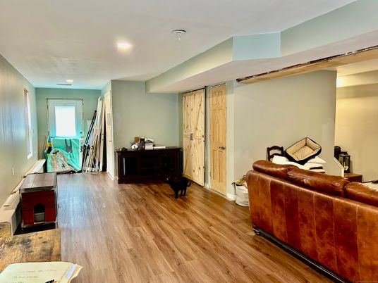 Interior, Recessed Lighting, Wood Texture Flooring