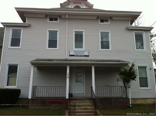 Exterior, Facade, American Foursquare
