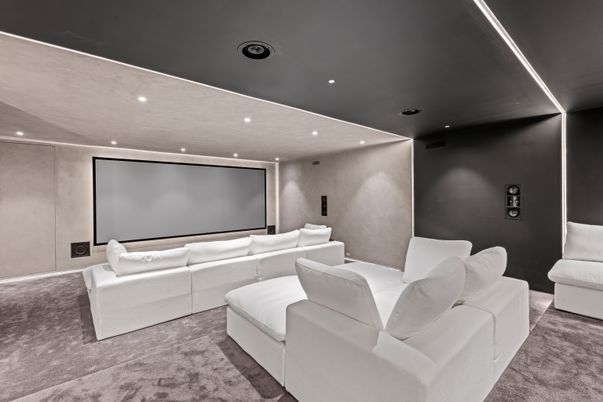 Interior, Projection Screen, Recessed Lighting, Theatre Room