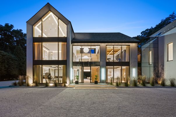 Exterior, Facade, Modern