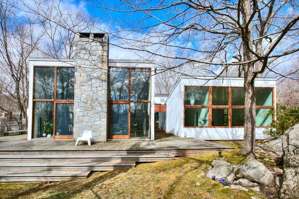 Exterior, Facade, Modern