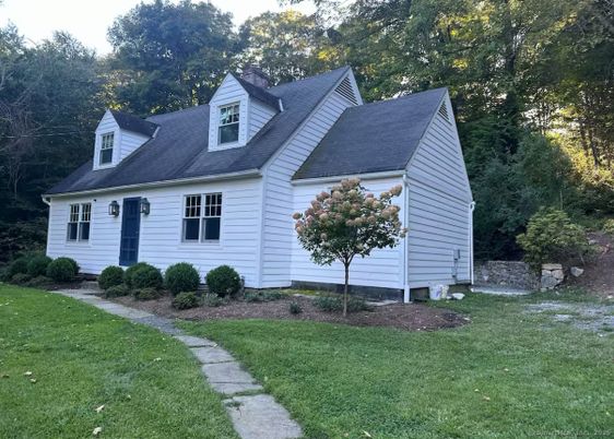 Exterior, Facade, Cape Cod