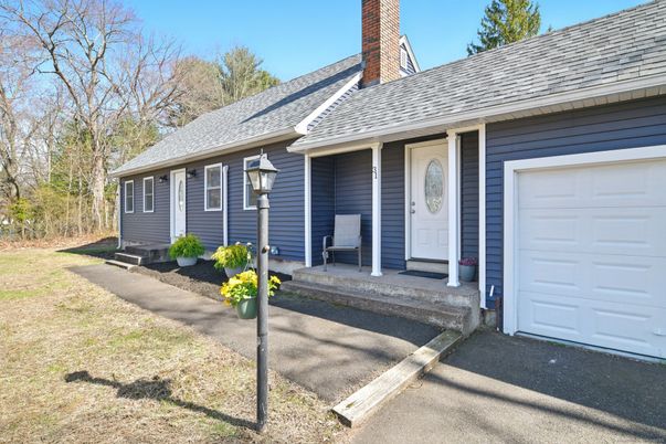 Attached, Exterior, Facade, Cape Cod