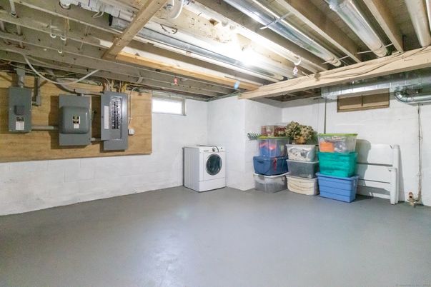 Interior, Washer, Wooden Beams