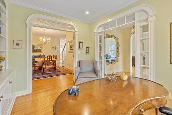 Chandelier, Dining room, Interior, Recessed Lighting, Wood Texture Flooring