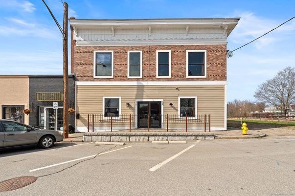 Exterior, Facade, Brick Facade, Rowhouse