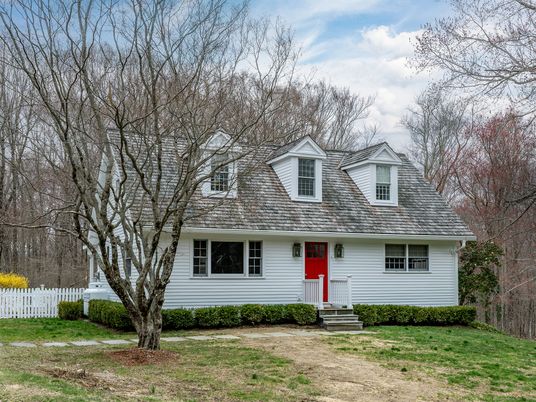 Exterior, Facade, Cape Cod