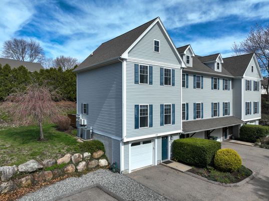 Attached, Exterior, Facade, Farmhouse