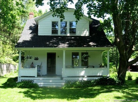 Exterior, Facade, Queen Anne Victorian