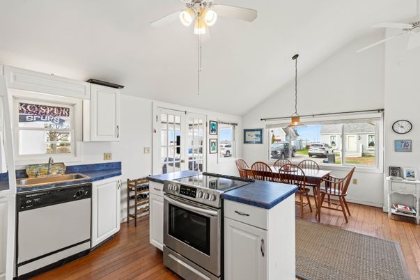 Dining room, Interior, Kitchen, Pendant Lights, Wood Texture Flooring