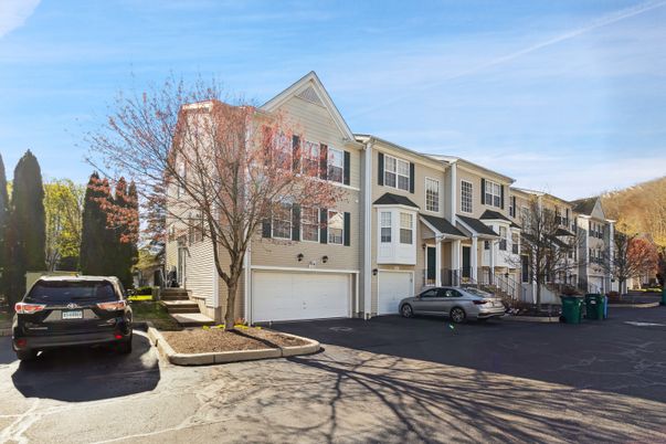 Attached, Exterior, Facade, Rowhouse