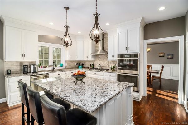 Dining room, Interior, Kitchen, Pendant Lights, Recessed Lighting, Stainless Steel Appliances, Wood Texture Flooring