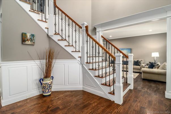 Interior, Recessed Lighting, Wood Texture Flooring