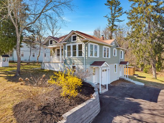 Backyard, Exterior, Facade, Queen Anne Victorian