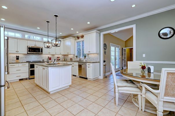 Dining room, Interior, Kitchen, Pendant Lights, Recessed Lighting, Stainless Steel Appliances
