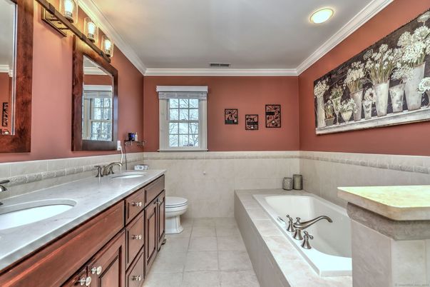 Bathroom, Dual Sink Vanities, Interior, Recessed Lighting