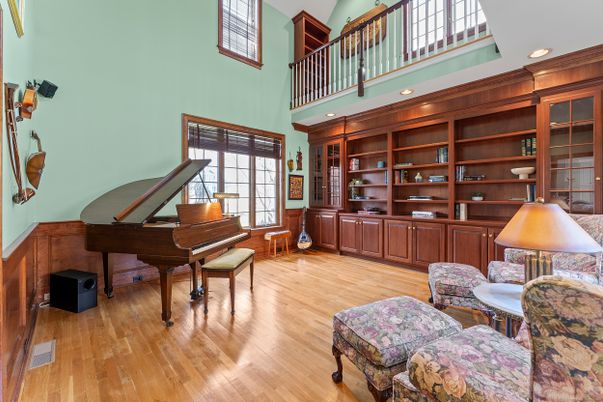 Interior, Piano, Recessed Lighting, Wood Texture Flooring