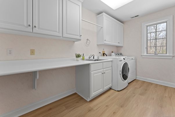 Interior, Washer, Wood Texture Flooring