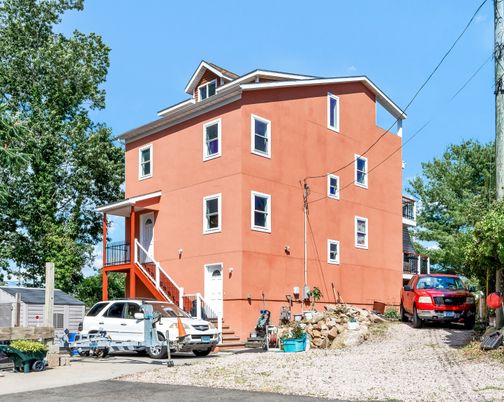 Exterior, Facade, American Foursquare