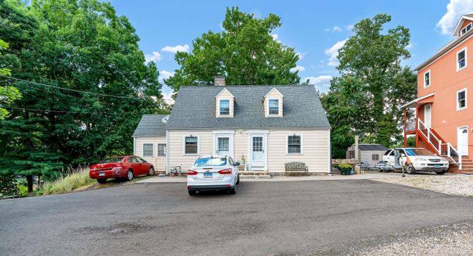 Exterior, Facade, Cape Cod