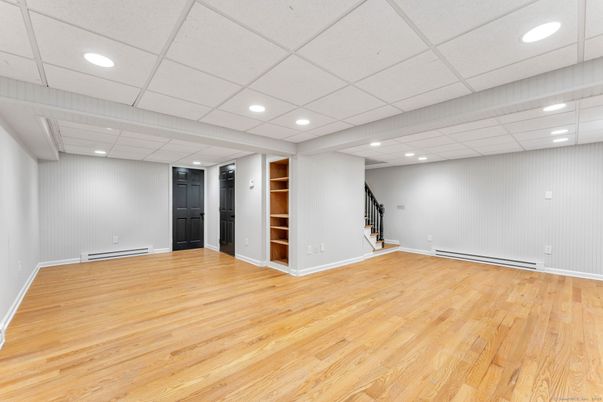 Empty room, Interior, Recessed Lighting, Wood Texture Flooring