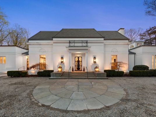 Exterior, Facade, French Provincial