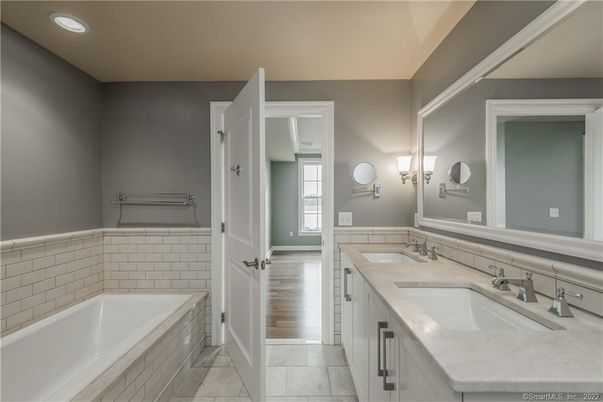 Bathroom, Dual Sink Vanities, Interior, Recessed Lighting