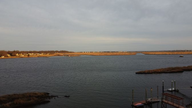 Exterior, Lake