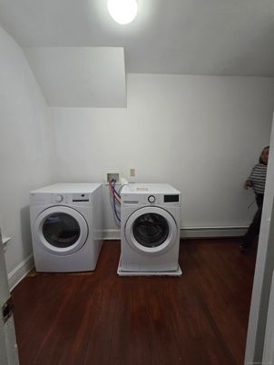 Interior, Washer, Wood Texture Flooring
