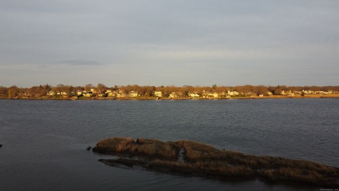 Exterior, Lake