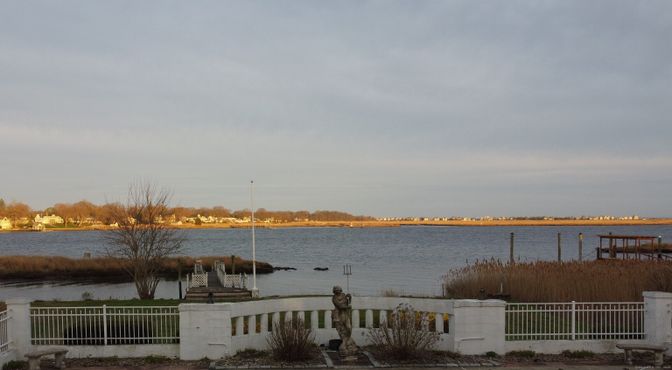 Exterior, Lake